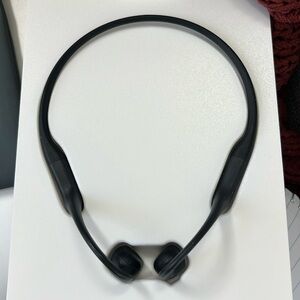 Shokz open run black headphones. Bone conducting. Less than 8 mos old.